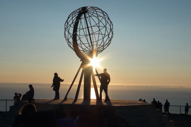 0118 °Cap Nord 71°10'21'' le soleil de minuit