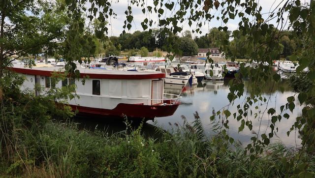 8 25 OOO1 Port plaisance Scey Saone