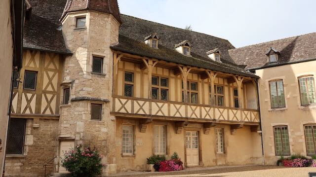09/25 0096 cour musée du Vin