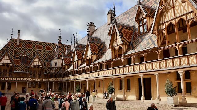 09/25 0110 la cour d'honneur