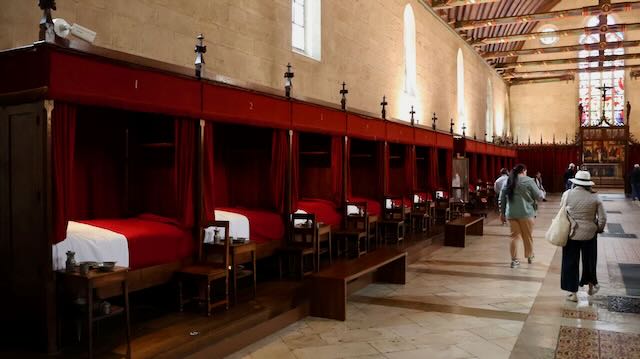 09/25 0113 Salle des pauvres