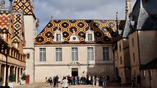 09/25 0121 la cour d'honneur