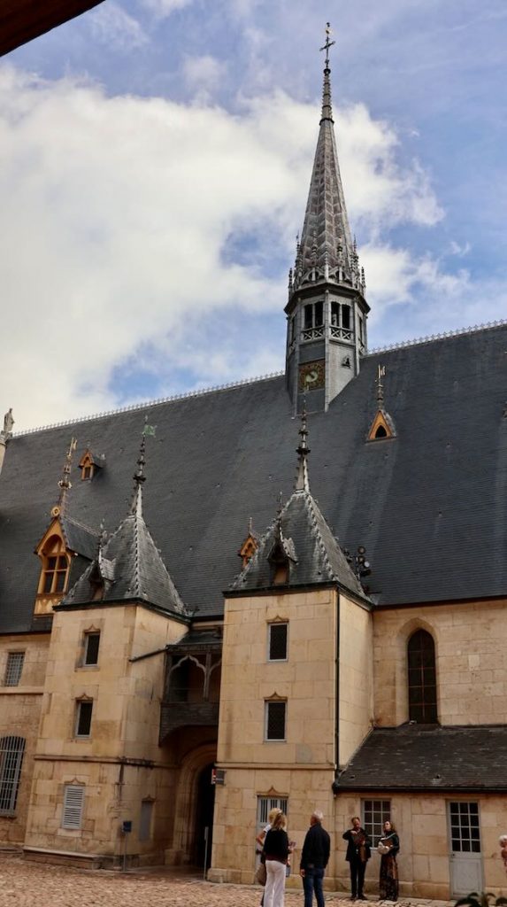 09/25 0126 la cour d'honneur