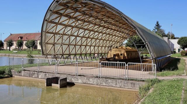 09/25 0199 un toueur (un vieux bateau tracteur)