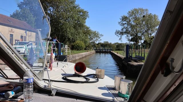 09/25 0223 l'écluse d'Escommes la plus haute du canal