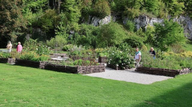 09/25 0296 les jardins de la Cour d'entrée