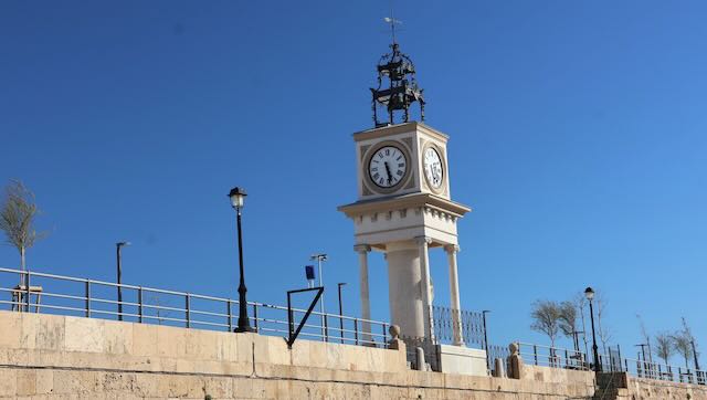 01 26 0578 l'horloge du port