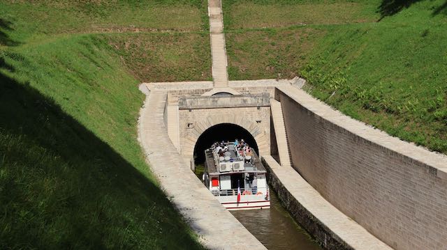 8 25 OO18 Canal tunnel St Albin