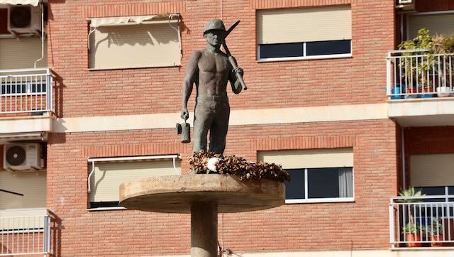 01 26 0068 la fontaine des mineurs